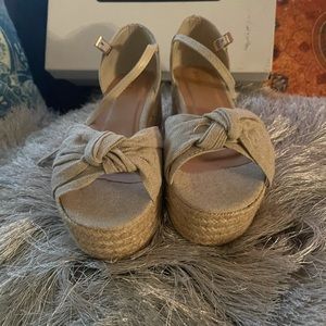 New Bamboo Beige Strap Platform Size 6